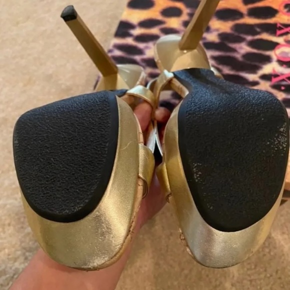 XOXO Gold Stilettos - Women’s Size 6 - Picture 4 of 6